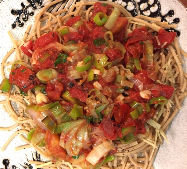 Leek, stewed tomato spaghetti